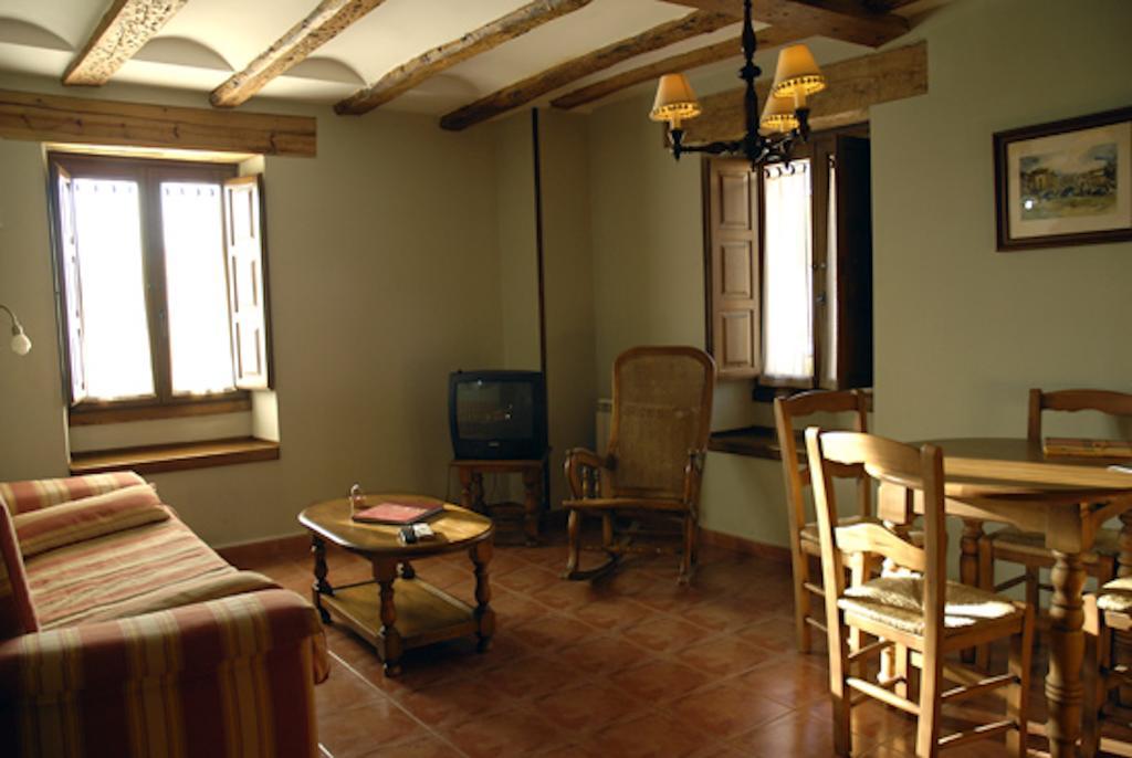 Parador De Santa Rita 莫利纳德亚拉贡 外观 照片